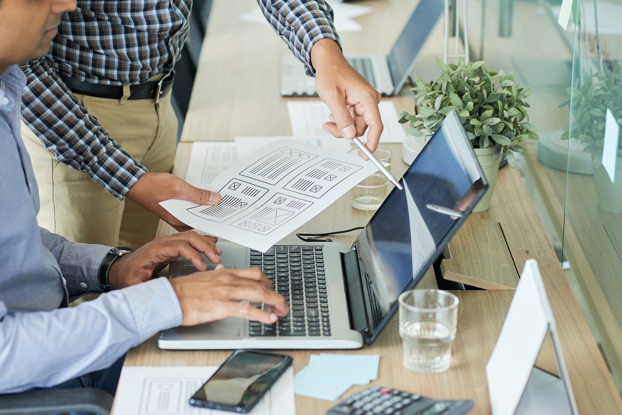 Cara Sukses Meningkatkan Bisnis dengan Aplikasi dan Website!